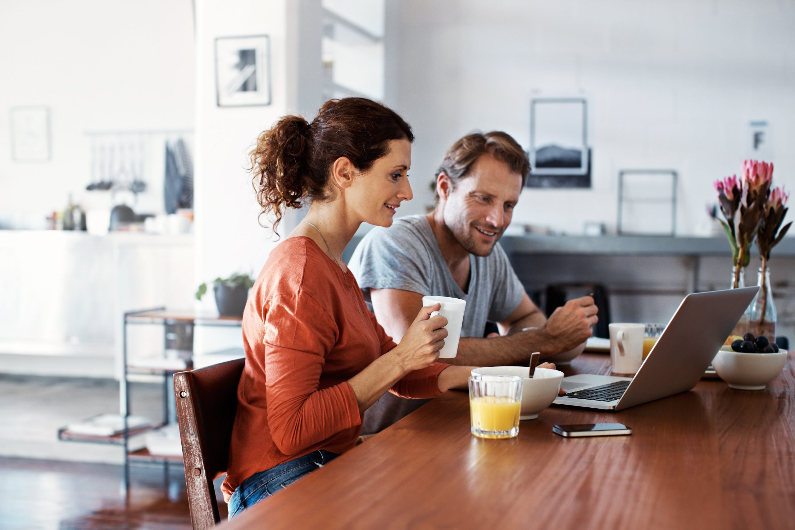 Independent Surrogacy vs. Agency Surrogacy: What Is Best for You?